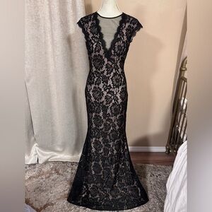 Betsy & Adam Black Lace Maxi Dress